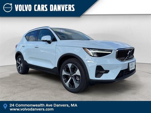 2025 Volvo XC40 B5 Plus Bright Theme