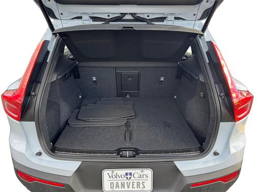 2025 Volvo XC40 B5 Plus Bright Theme