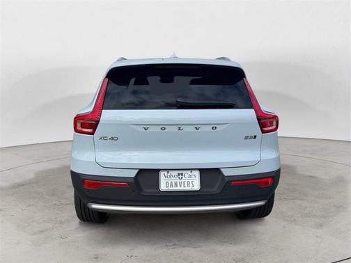 2025 Volvo XC40 B5 Plus Bright Theme