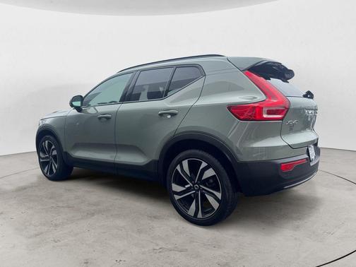 Sage Green Metallic 2023 Volvo XC40 B5 Plus Dark Theme