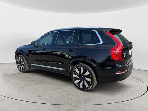 Onyx Black Metallic 2024 Volvo XC90 Recharge Plug-In Hybrid T8 Plus Bright Theme 7 Passenger