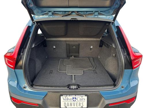 2025 Volvo XC40 B5 Plus Bright Theme