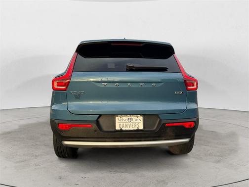 2025 Volvo XC40 B5 Plus Bright Theme