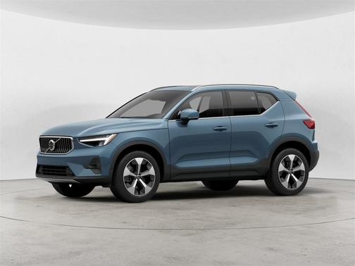 2025 Volvo XC40 B5 Plus Bright Theme