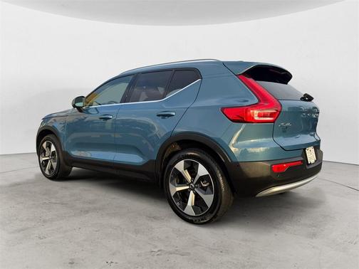 2025 Volvo XC40 B5 Plus Bright Theme