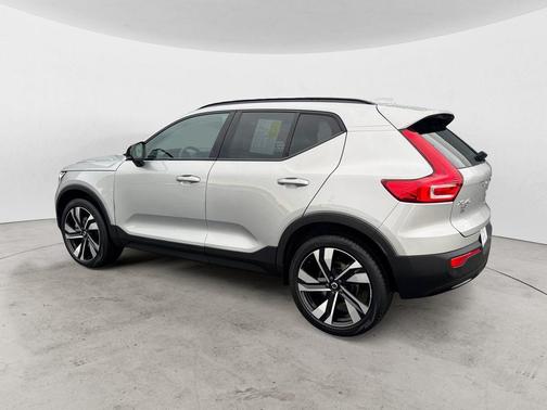 Silver 2023 Volvo XC40 B5 Plus Dark Theme