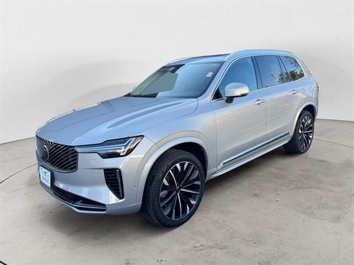 2025 Volvo XC90 B5 Plus