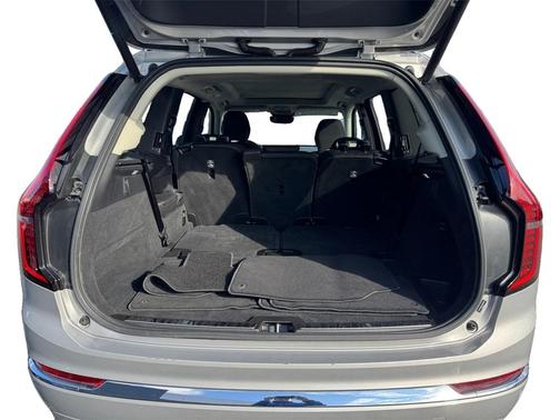 2025 Volvo XC90 B5 Plus