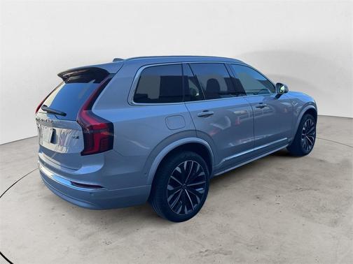 2025 Volvo XC90 B5 Plus
