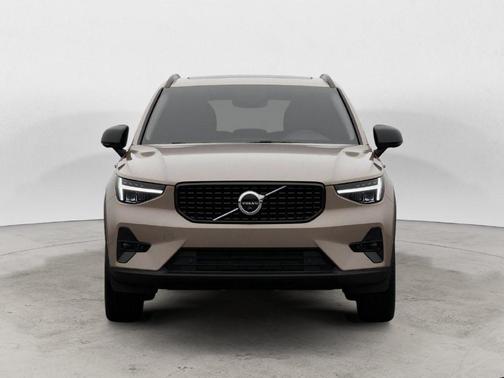 Sand Dune 2026 Volvo XC40 B5 Plus