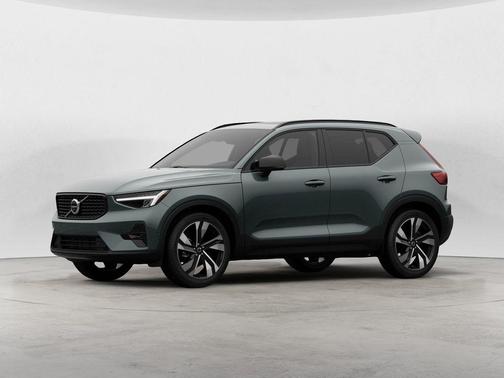 2026 Volvo XC40 B5 Plus