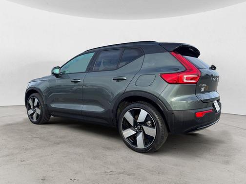 2026 Volvo EX40 Twin Motor Plus