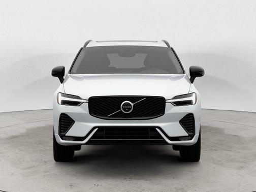 Crystal White 2027 Volvo XC60 B5 ULTRA