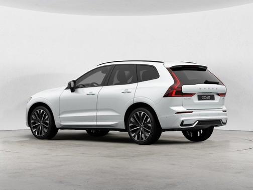 Crystal White 2027 Volvo XC60 B5 ULTRA
