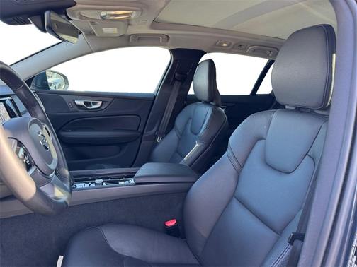 2025 Volvo V60 Cross Country B5 Plus