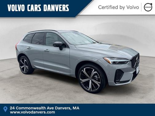 Metallic 2024 Volvo XC60 B5 Ultimate Dark Theme