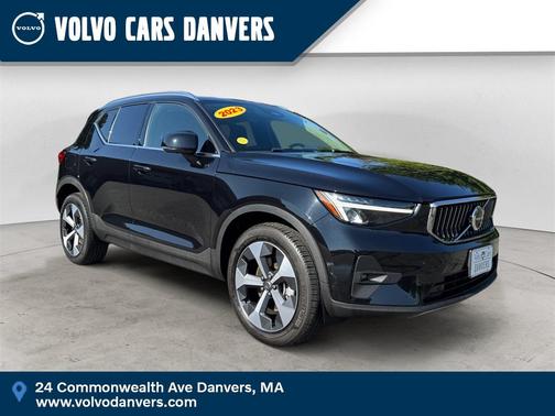 2023 Volvo XC40 B5 Plus Bright Theme