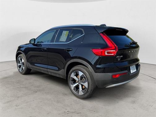 2023 Volvo XC40 B5 Plus Bright Theme