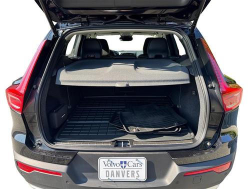 2023 Volvo XC40 B5 Plus Bright Theme