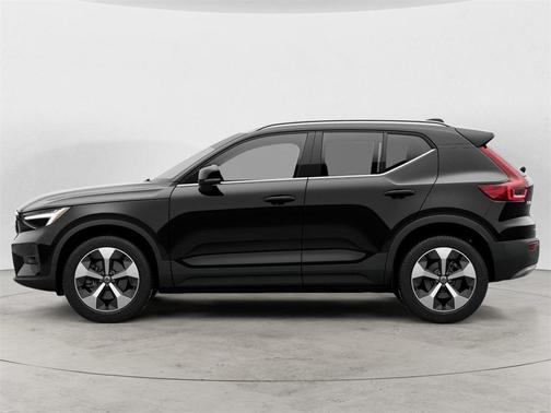 2023 Volvo XC40 B5 Plus Bright Theme