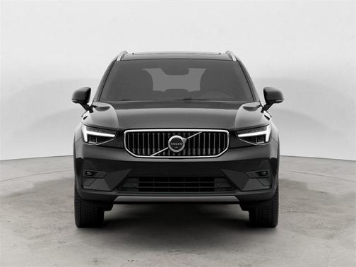 2023 Volvo XC40 B5 Plus Bright Theme