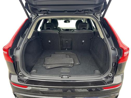 2025 Volvo XC60 B5 Core