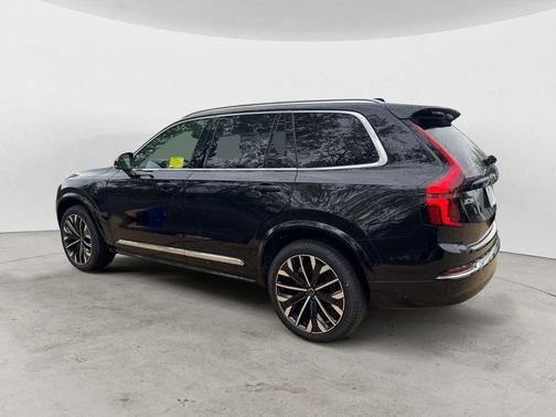 Onyx Black 2026 Volvo XC90 Plug-In Hybrid T8 Ultra 7-Seater