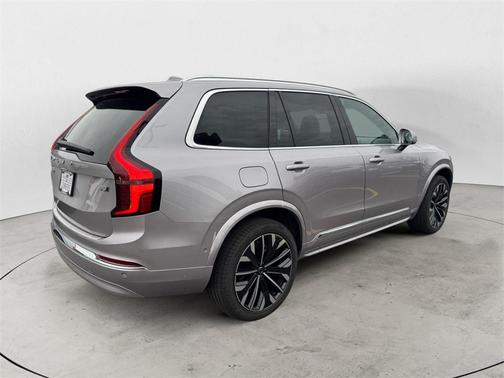2026 Volvo XC90 B5 Plus 6-Seater