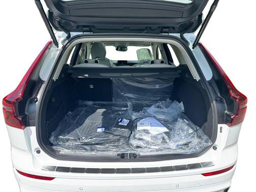 Crystal White 2026 Volvo XC60 Plug-In Hybrid T8 Ultra