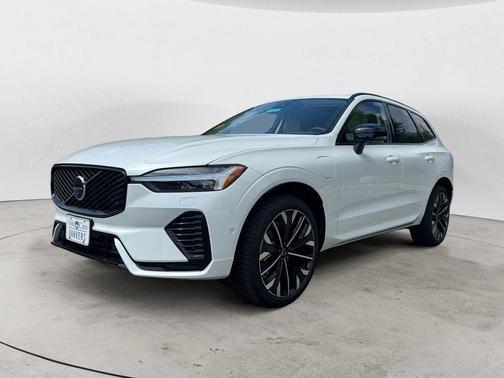 Crystal White 2026 Volvo XC60 Plug-In Hybrid T8 Ultra