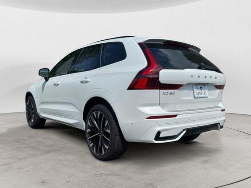 Crystal White 2026 Volvo XC60 Plug-In Hybrid T8 Ultra