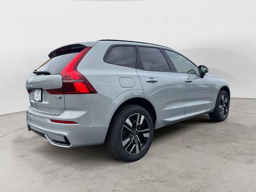 2026 Volvo XC60 B5 Plus