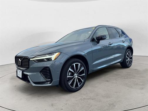 2023 Volvo XC60 B5 Plus Dark Theme