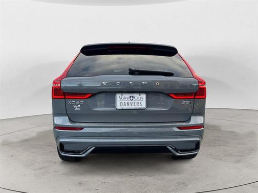 2023 Volvo XC60 B5 Plus Dark Theme