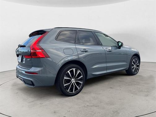 2023 Volvo XC60 B5 Plus Dark Theme