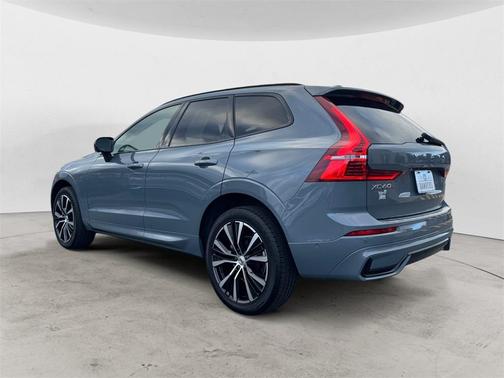 2023 Volvo XC60 B5 Plus Dark Theme