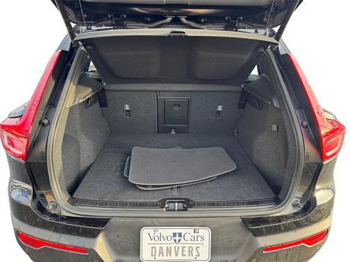 2025 Volvo XC40 B5 Plus Dark Theme