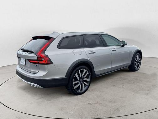2025 Volvo V90 Cross Country B6 Plus