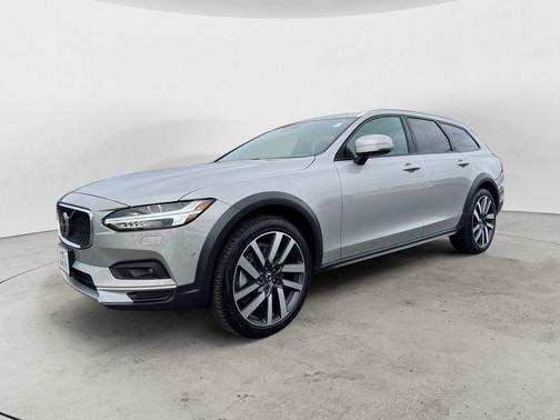 2025 Volvo V90 Cross Country B6 Plus