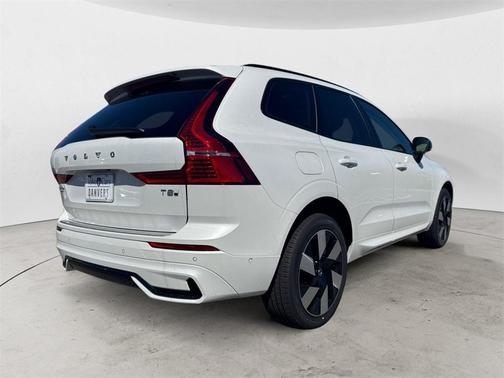 2025 Volvo XC60 Plug-In Hybrid T8 Plus