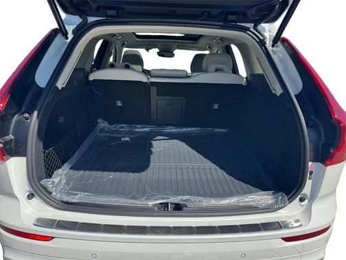 2025 Volvo XC60 Plug-In Hybrid T8 Plus