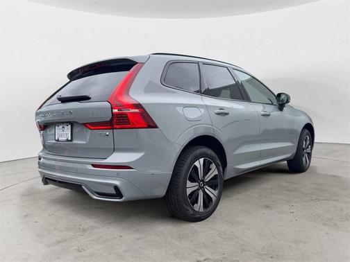 2025 Volvo XC60 Plug-In Hybrid T8 Plus