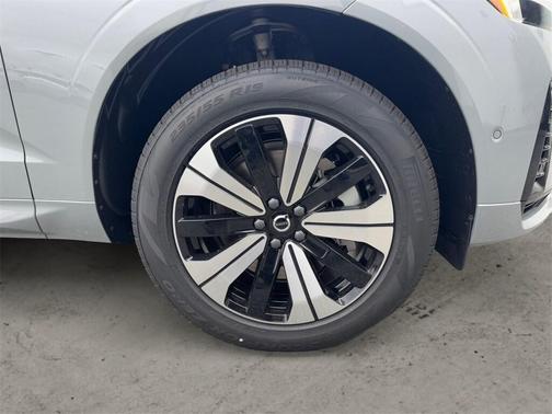 2025 Volvo XC60 Plug-In Hybrid T8 Plus
