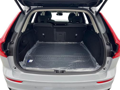 2025 Volvo XC60 Plug-In Hybrid T8 Plus