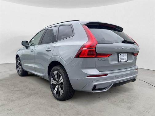 2025 Volvo XC60 Plug-In Hybrid T8 Plus