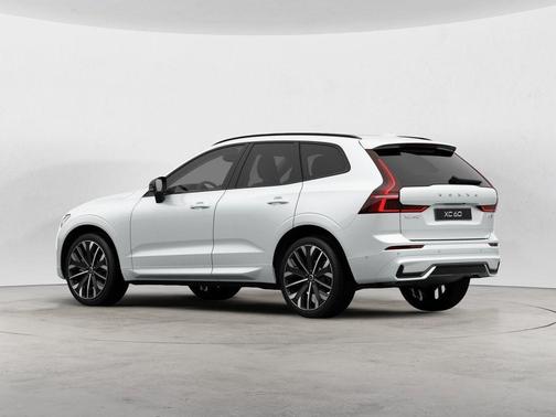 Crystal White 2026 Volvo XC60 B5 Ultra