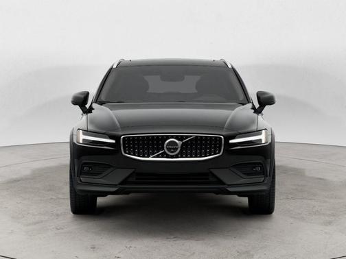 Onyx Black 2026 Volvo V60 Cross Country B5 Plus