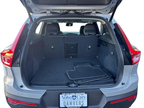 2025 Volvo XC40 B5 Plus Dark Theme