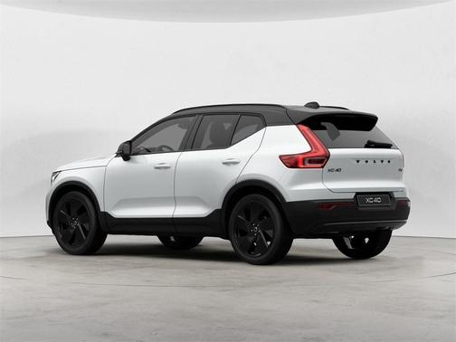 2026 Volvo XC40 B5 Ultra Black Edition