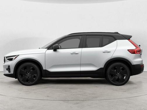 2026 Volvo XC40 B5 Ultra Black Edition